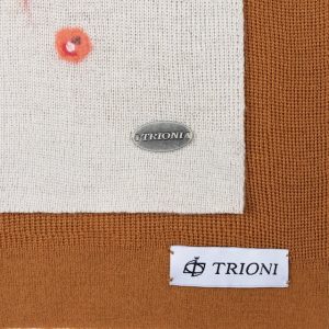 Photo Trioni Wool Scarf with maple leaves