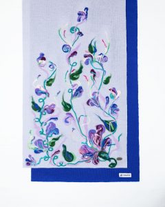 Photo Trioni Wool Scarf with purple flowers