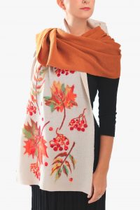 Photo Trioni Wool Scarf with maple leaves