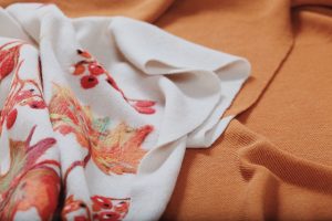 Photo Trioni Wool Scarf with maple leaves