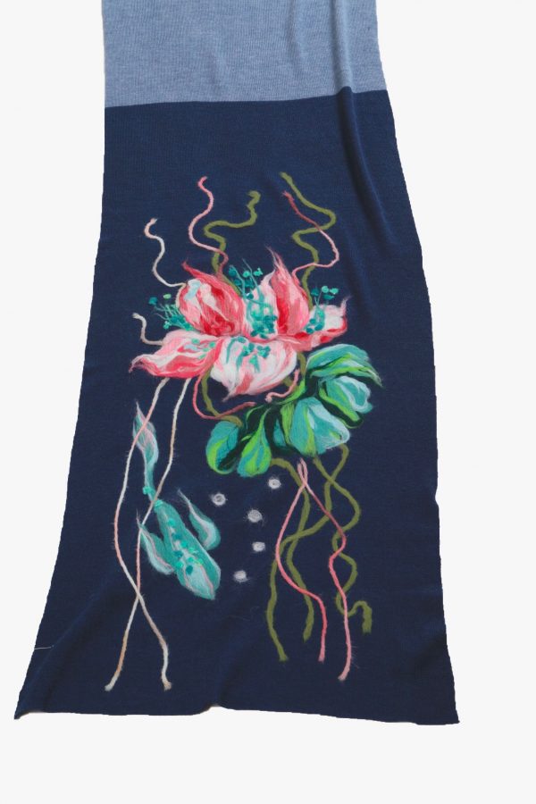 Wool Scarf with pink lily