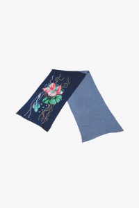 Photo Trioni Wool Scarf with pink lily