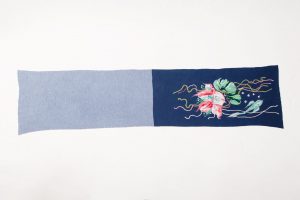 Photo Trioni Wool Scarf with pink lily