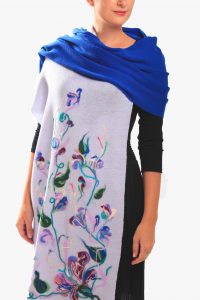 Photo Trioni Wool Scarf with purple flowers