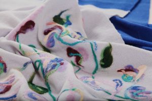 Photo Trioni Wool Scarf with purple flowers