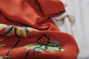 Photo Trioni Wool Scarf with sunflowers