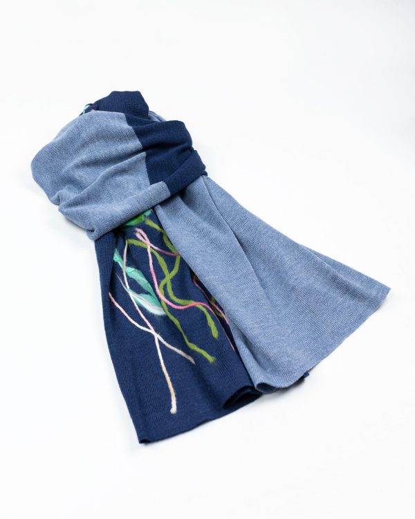 Wool Scarf with pink lily