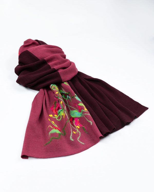 Wool Scarf with pink flowers
